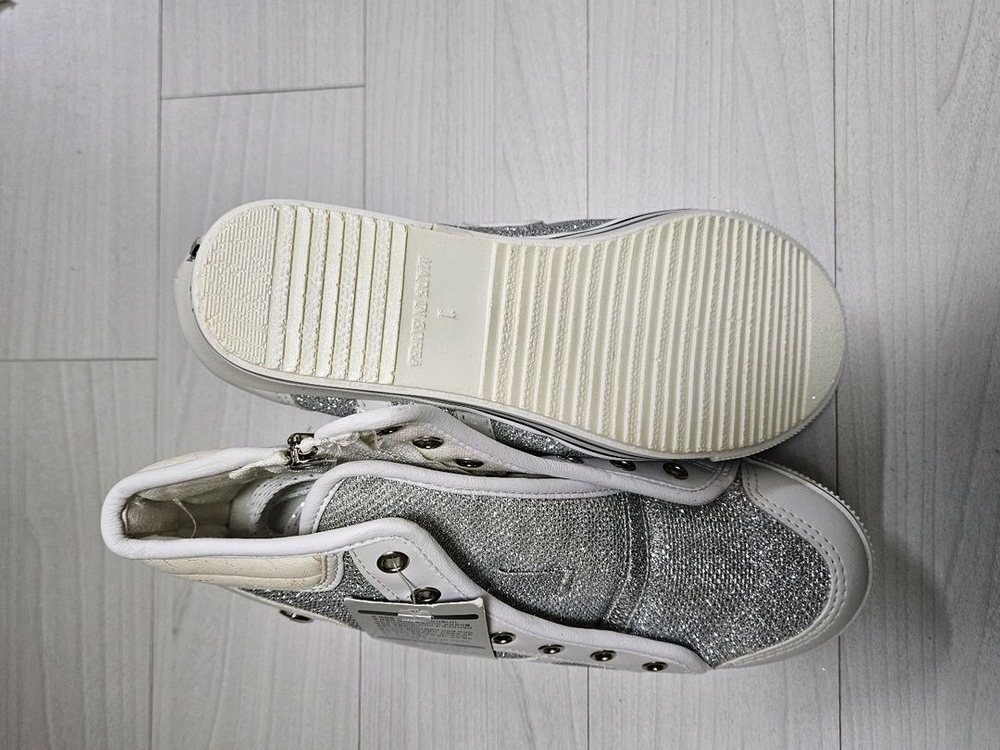 급매 새상품) 실버펄 하이탑 스니커즈 여성 운동화 23--2