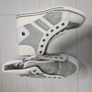 급매 새상품) 실버펄 하이탑 스니커즈 여성 운동화 23
