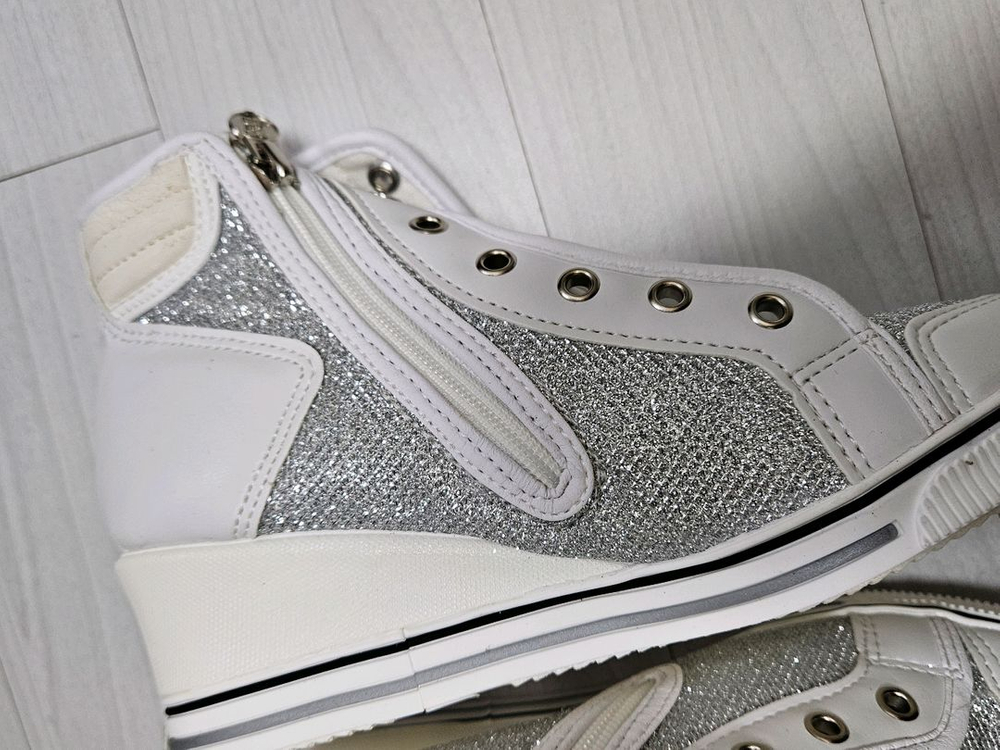 급매 새상품) 실버펄 하이탑 스니커즈 여성 운동화 23--3