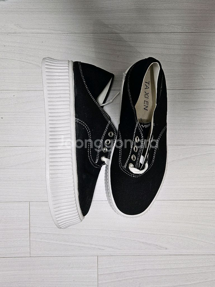 급매 새상품) 블랙 화이트힐 스니커즈 여성 운동화 23--0