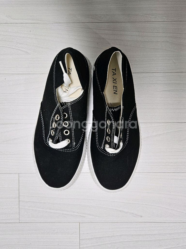 급매 새상품) 블랙 화이트힐 스니커즈 여성 운동화 23--1