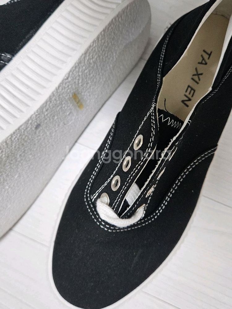 급매 새상품) 블랙 화이트힐 스니커즈 여성 운동화 23--3