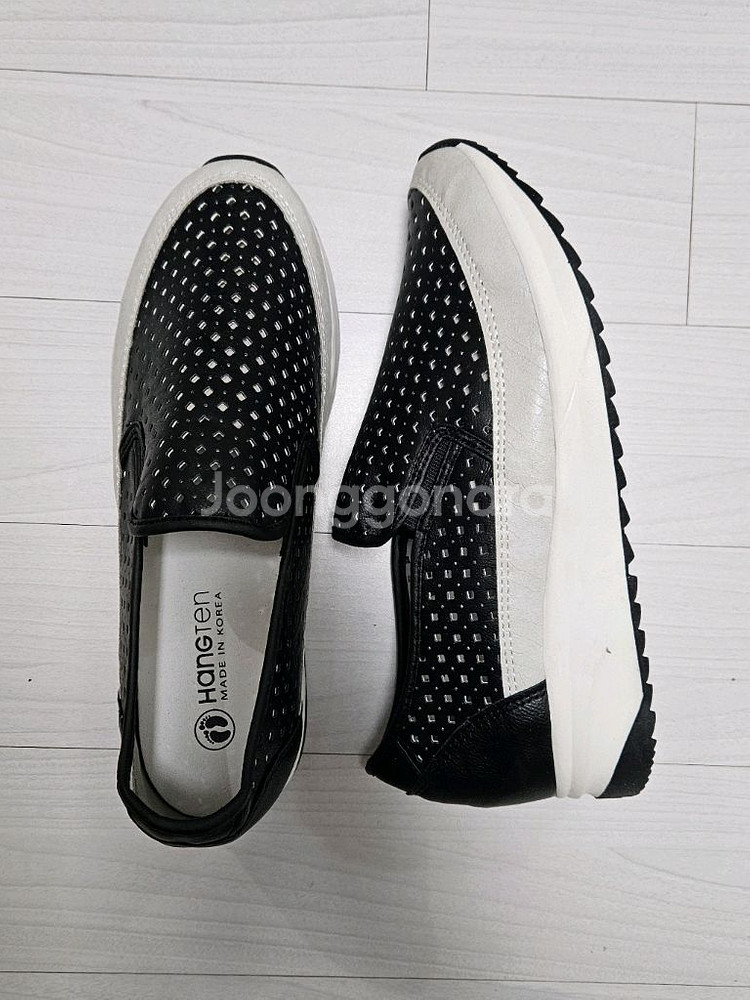 급매 새상품) 행텐 펀칭 통굽 슬립온 여성 운동화 블랙--0