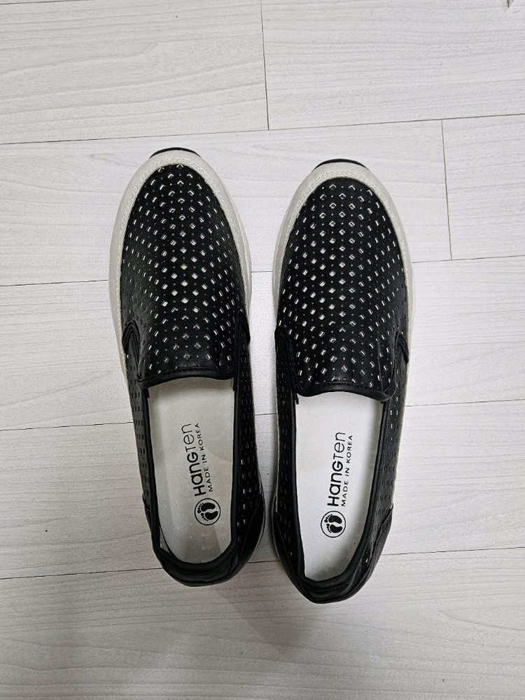 급매 새상품) 행텐 펀칭 통굽 슬립온 여성 운동화 블랙--1