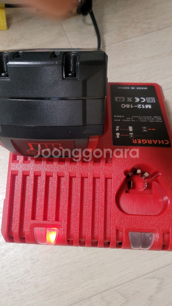 밀워키 배터리1개 충전기1개 듀얼 충전기--0