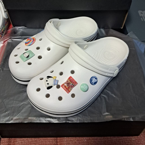 크록스 정품 225(220~225거의새거.화이트지비츠포