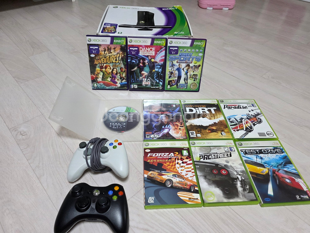 XBOX360S+키넥트+패드2개+게임10개 팝니다.--2