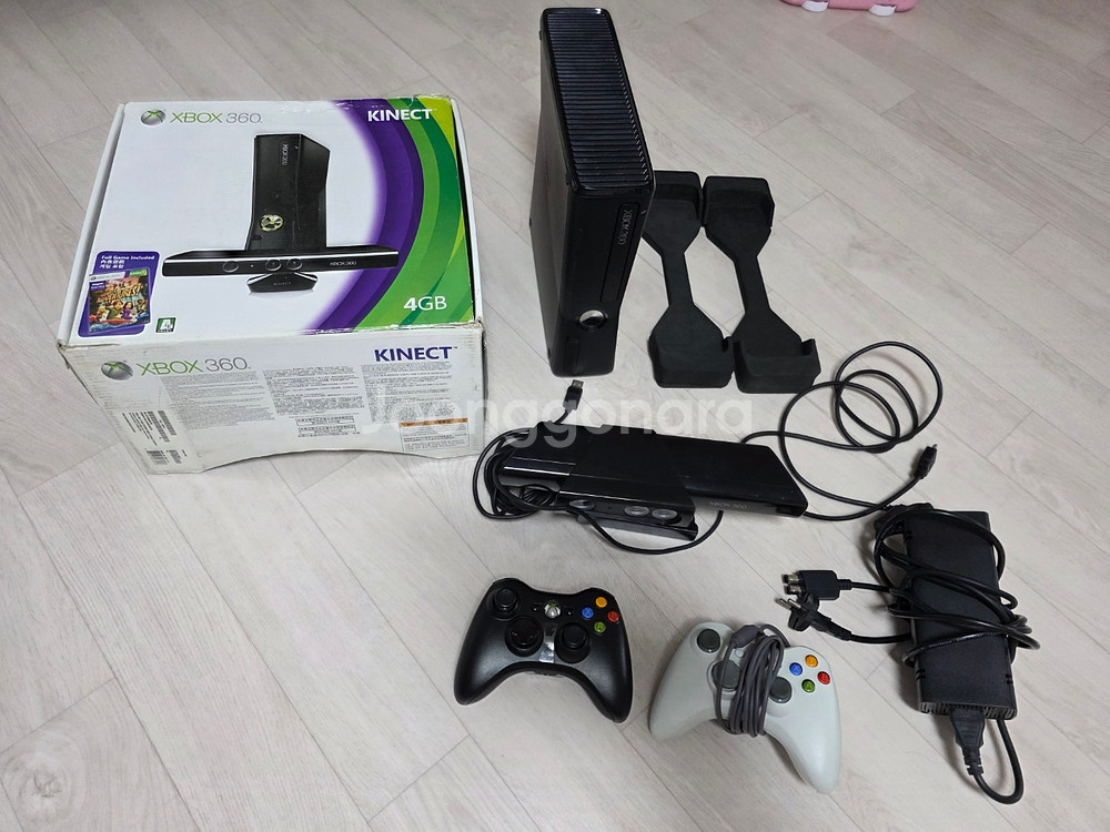 XBOX360S+키넥트+패드2개+게임10개 팝니다.--9