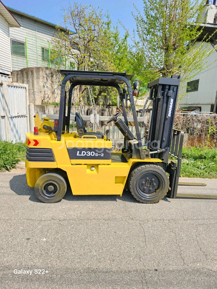 중고지게차 두산 LD30S-2 디젤중고지게차--0