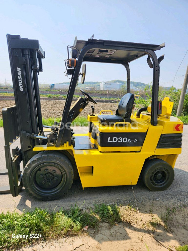 중고지게차 두산 LD30S-2 디젤중고지게차--2