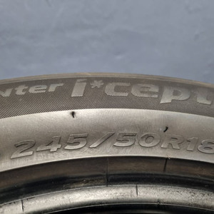 245 50 18 스노우 타이어 1개 팝니다.