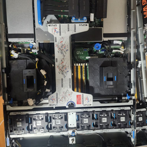 4 GPU 서버