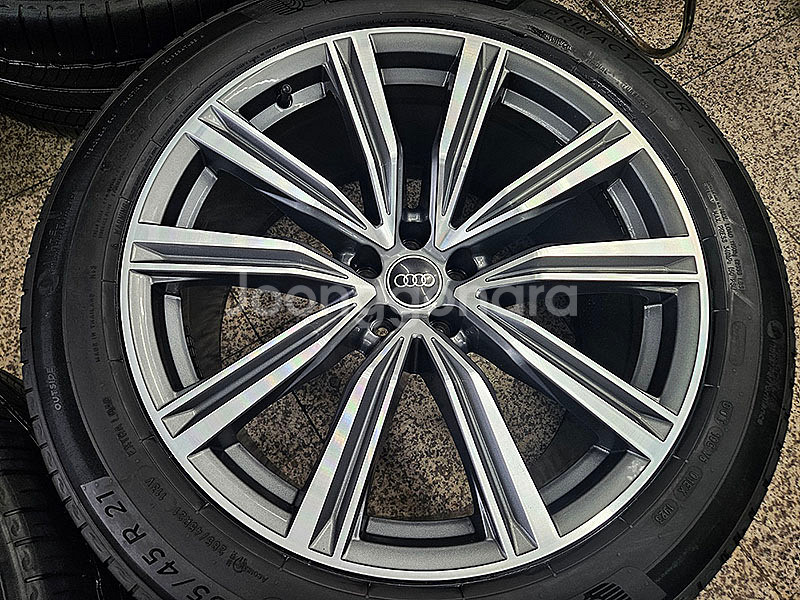 아우디 Q8 55TDI 정품 21인치 휠타이어 셋트--4
