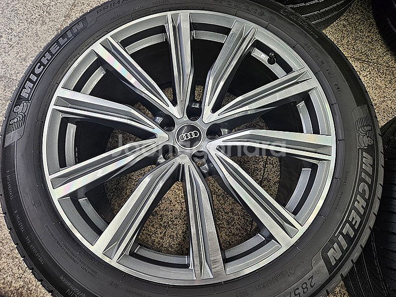 아우디 Q8 55TDI 정품 21인치 휠타이어 셋트--3