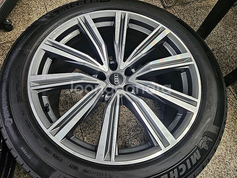 아우디 Q8 55TDI 정품 21인치 휠타이어 셋트--5