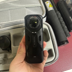 insta 360 X4 민트급 판매합니다.