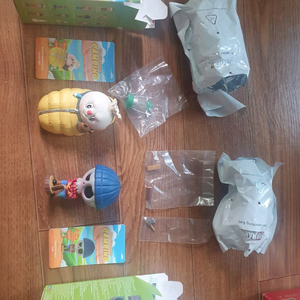 팝마트 라부부 캠핑 시리즈 피규어 판매합니다.