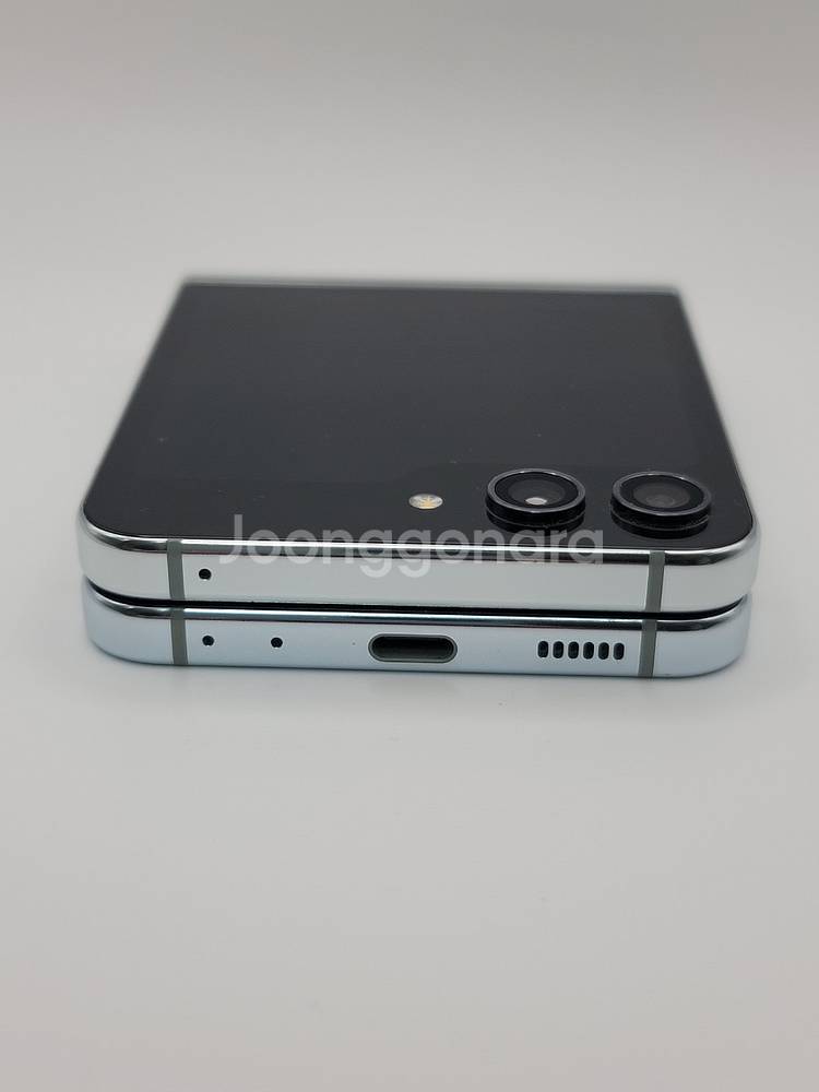 새폰급 갤럭시 z플립5 민트색 512GB 팝니다~--1