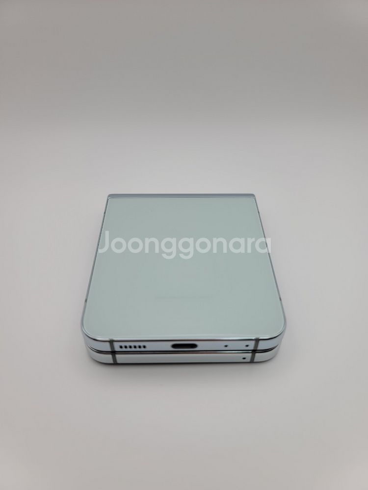 새폰급 갤럭시 z플립5 민트색 512GB 팝니다~--3
