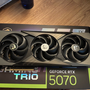 지포스 MSI RTX 5070 게이밍 트리오 팝니다