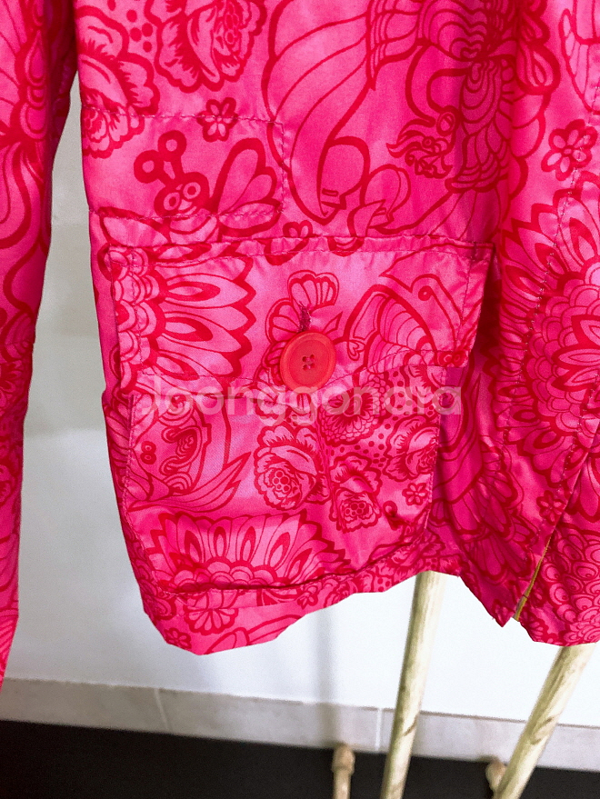 (여성42사이즈)오일릴리멀티로고후드바람막이자켓--1