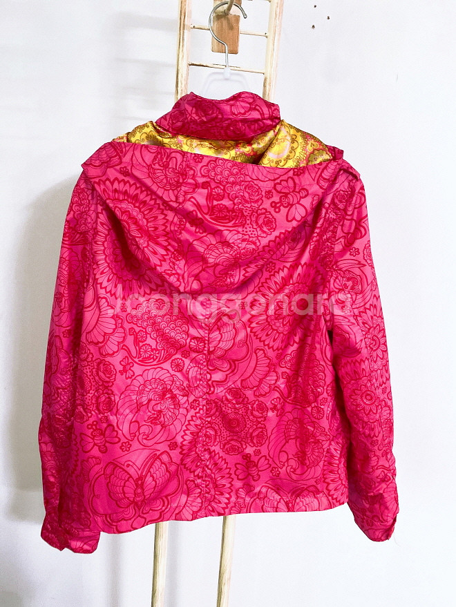 (여성42사이즈)오일릴리멀티로고후드바람막이자켓--2