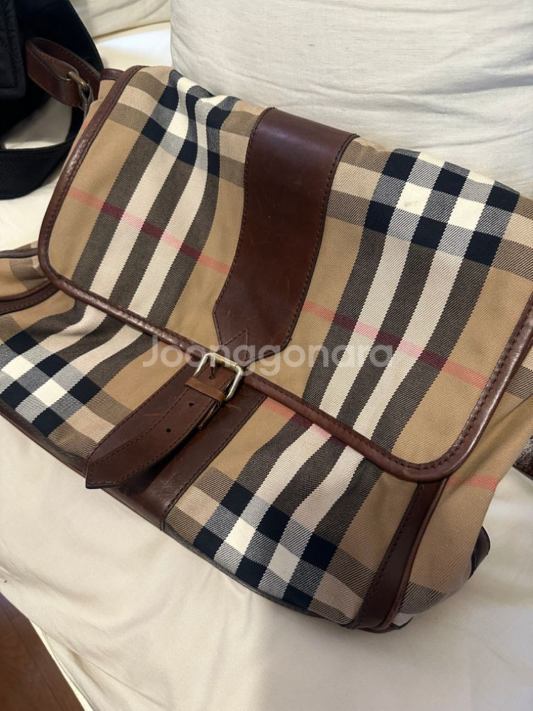 버버리 크로스백--1