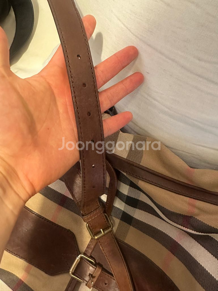 버버리 크로스백--6