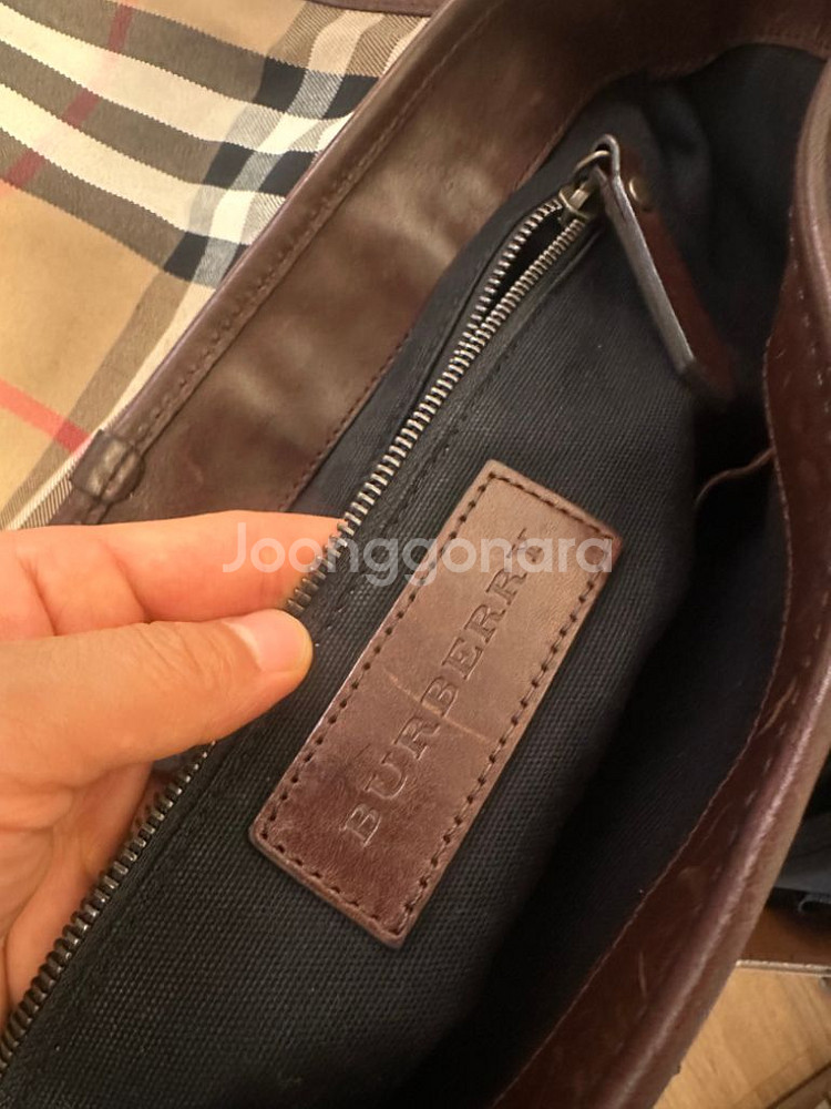 버버리 크로스백--2