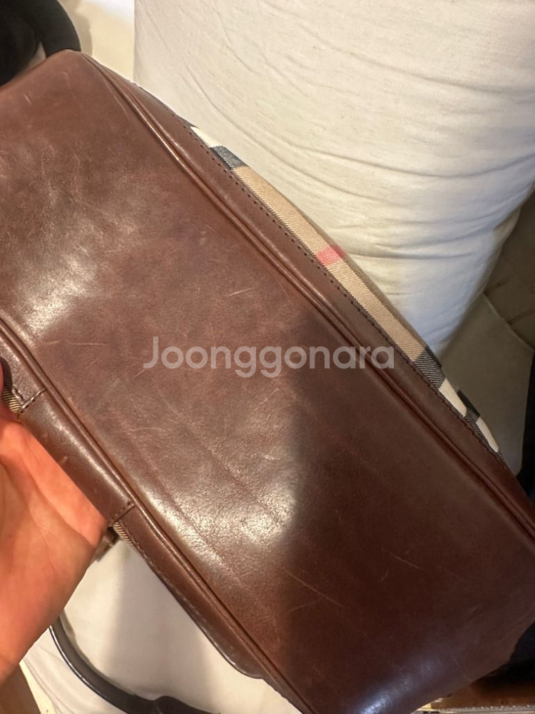 버버리 크로스백--4