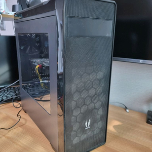 게이밍 컴퓨터 본체.i5 7600,1050ti,16gb