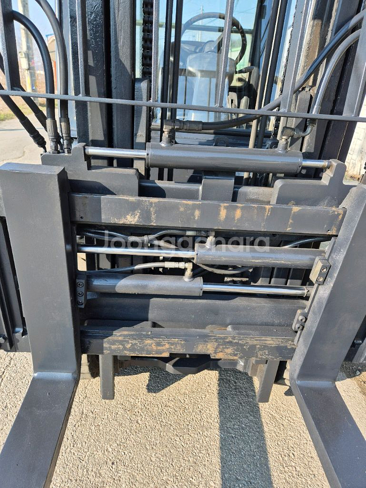 중고지게차 두산 프로5 3톤 자동발 싸이드쉬프트--7