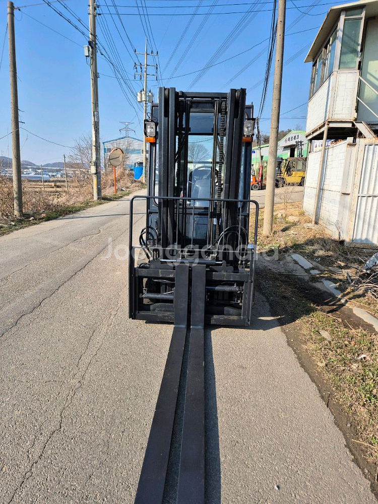 중고지게차 두산 프로5 3톤 자동발 싸이드쉬프트--6