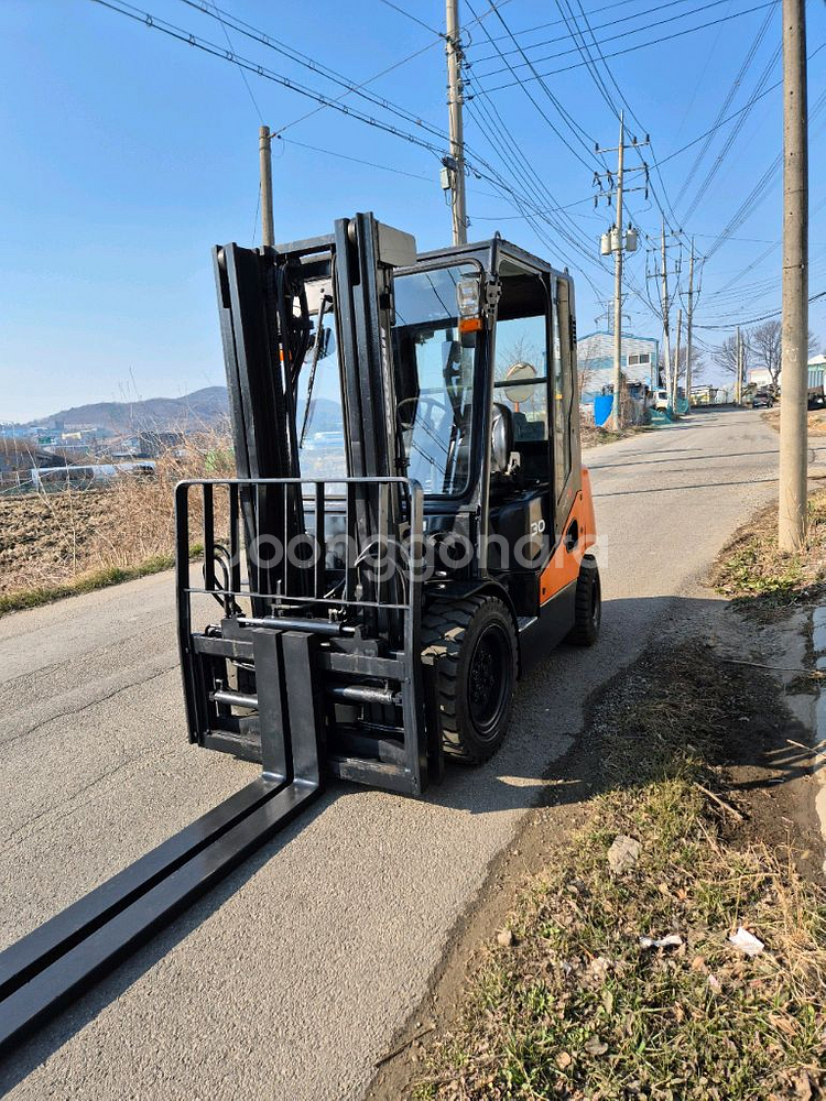 중고지게차 두산 프로5 3톤 자동발 싸이드쉬프트--5