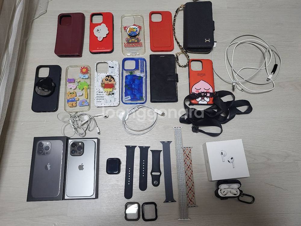 아이폰13프로256GB + 에어팟3세대+애플워치se2--1