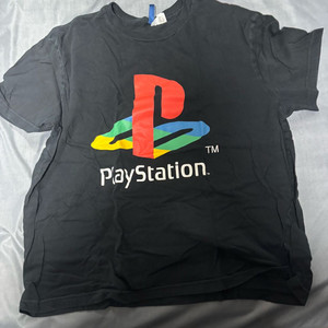 유니클로 플레이스테이션 콜라보 반팔