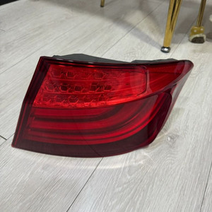 [전기형]BMW F10 5시리즈 테일램프(보조석) 판매