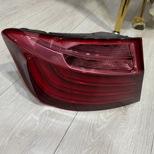 [후기형]BMW F10 5시리즈 테일램프(운전석) 판매