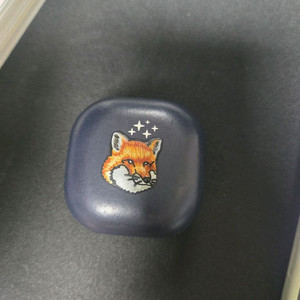 버즈라이브 본체 + 메종키츠네 케이스