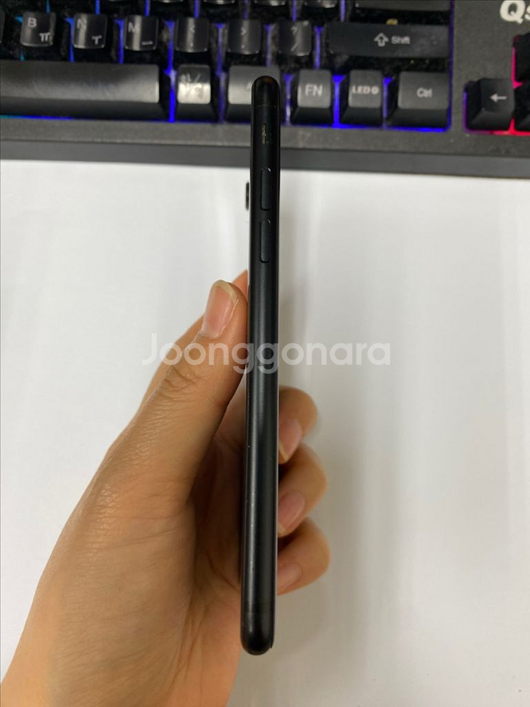 아이폰SE2 블랙 A급 128G 배터리100%--6