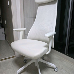 이케아 예르브피엘레트 화이트 의자