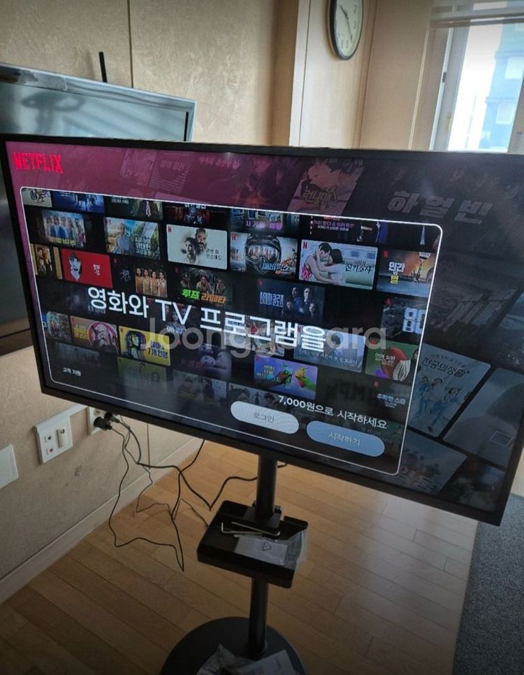 카멜 40인치 스탠드 TV 모니터--1