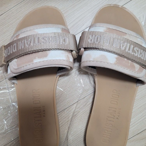 디올 레볼루션 슬리퍼 36