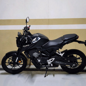 혼다 cb125r 블랙, 헬멧, 보호대 등 풀옵션