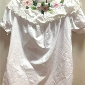 자수 오프숄더 반팔 블라우스