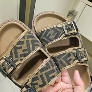 남성 펜디 FF 모티프 샌들 판매