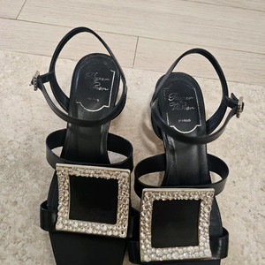 로저비비에 블랙 샌들 35.5사이즈