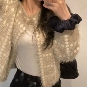 코코아색 털가디건