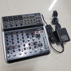 베링거 XENYX-Q1202USB 오디오 믹서