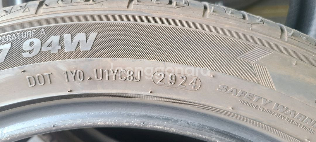 225 45 17 금호 중고타이어2개--3